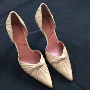 New shoes Tahari tan size 9M heel 4 inches